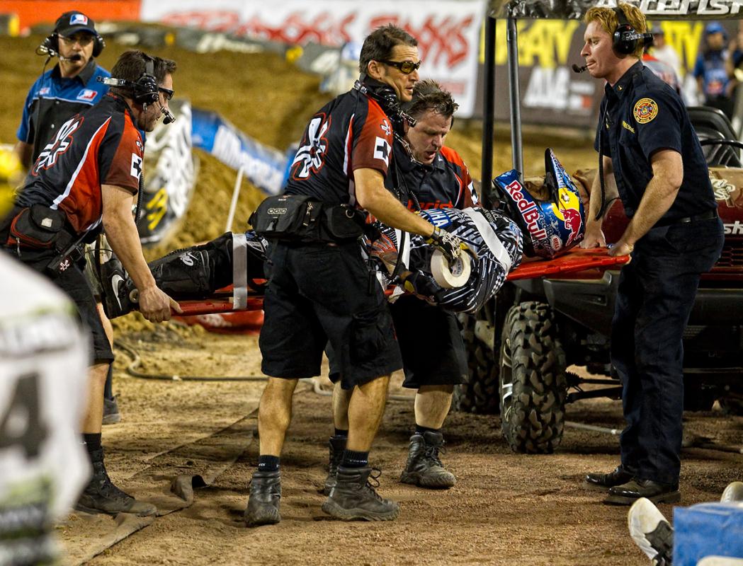 Stewart was primed to take advantage and likely the points lead, but suffered a big crash of his own right off the start in the main. (The Medium Group photo)
