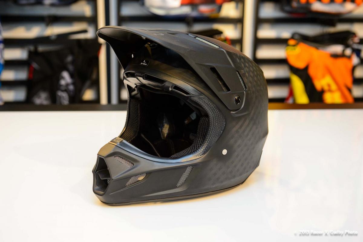 FoxV4MatteCarbon-Cudby-001