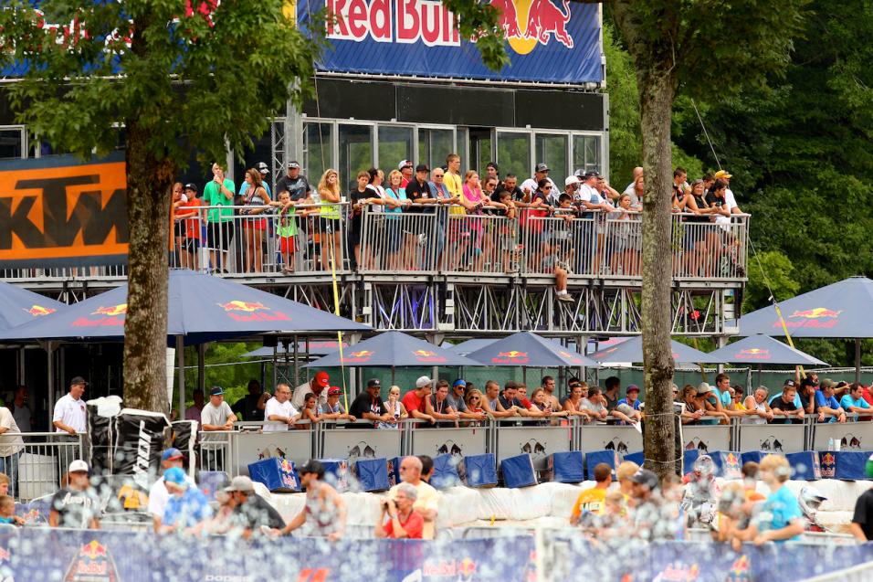 Loretta Lynn's Custom Moments: Tuesday