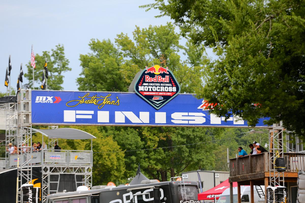 Loretta Lynn Tuesday Gallery