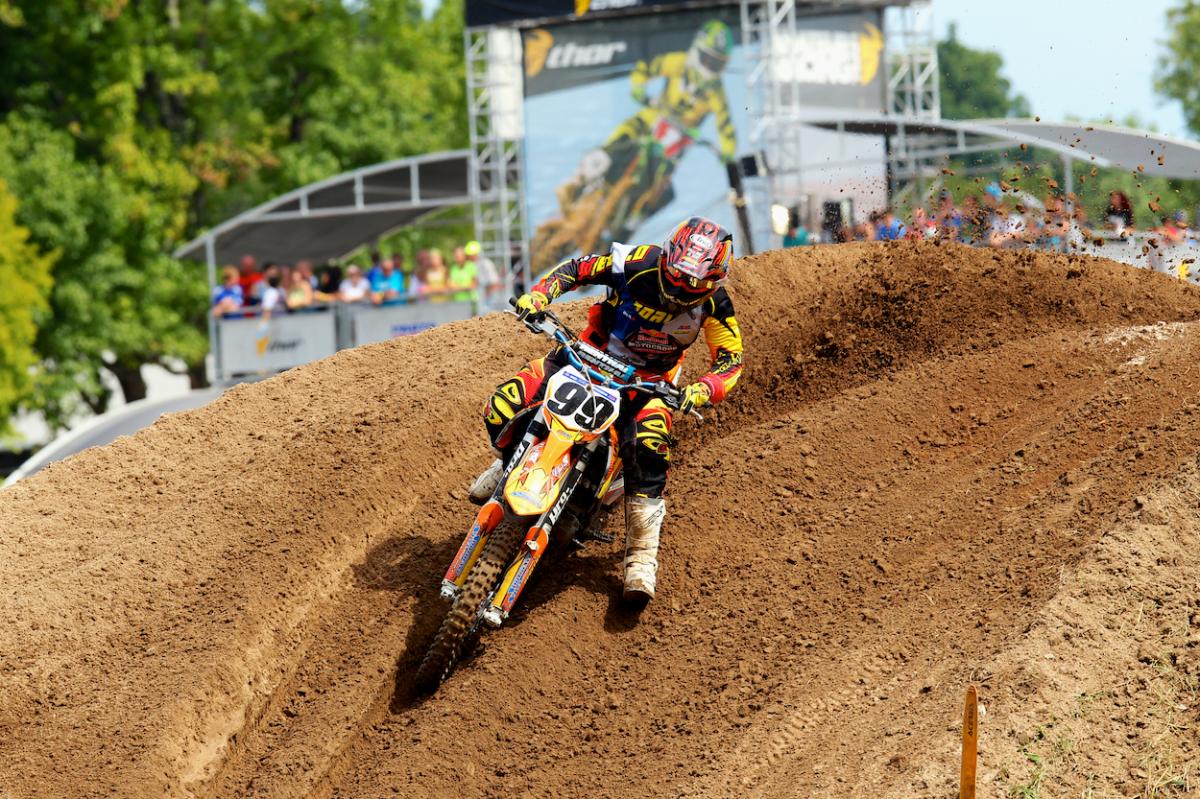 Loretta Lynn Tuesday Gallery