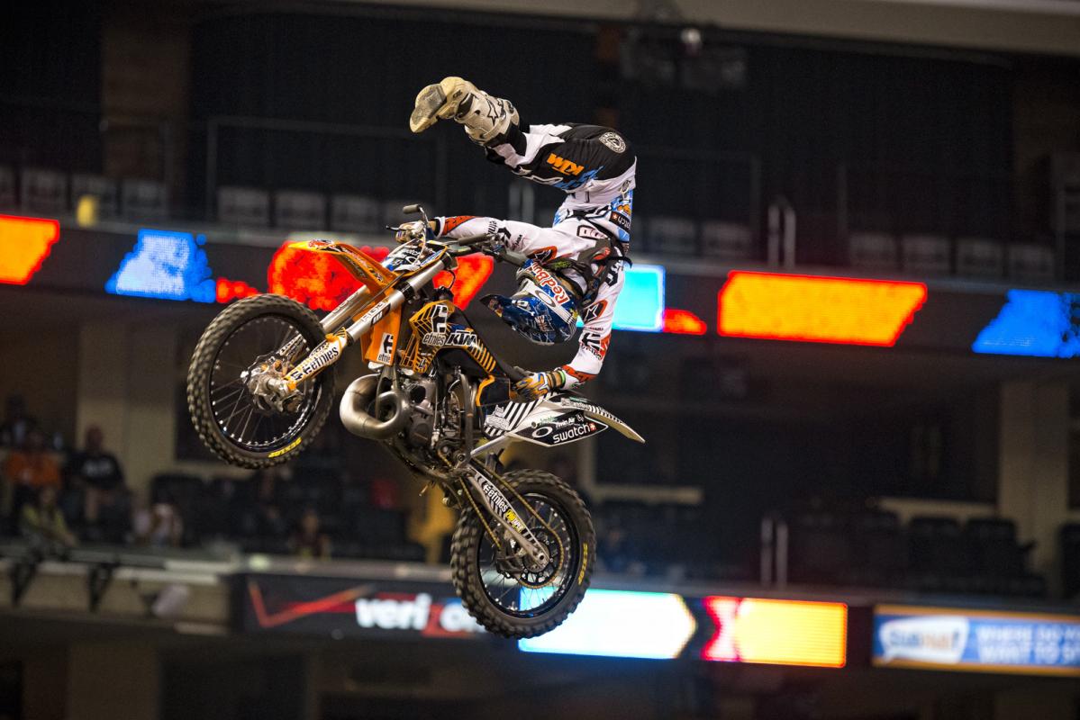 They don’t call Levi Sherwood “Gumby” for nothing. Sherwood’s extensions were easily the most impressive of the night.