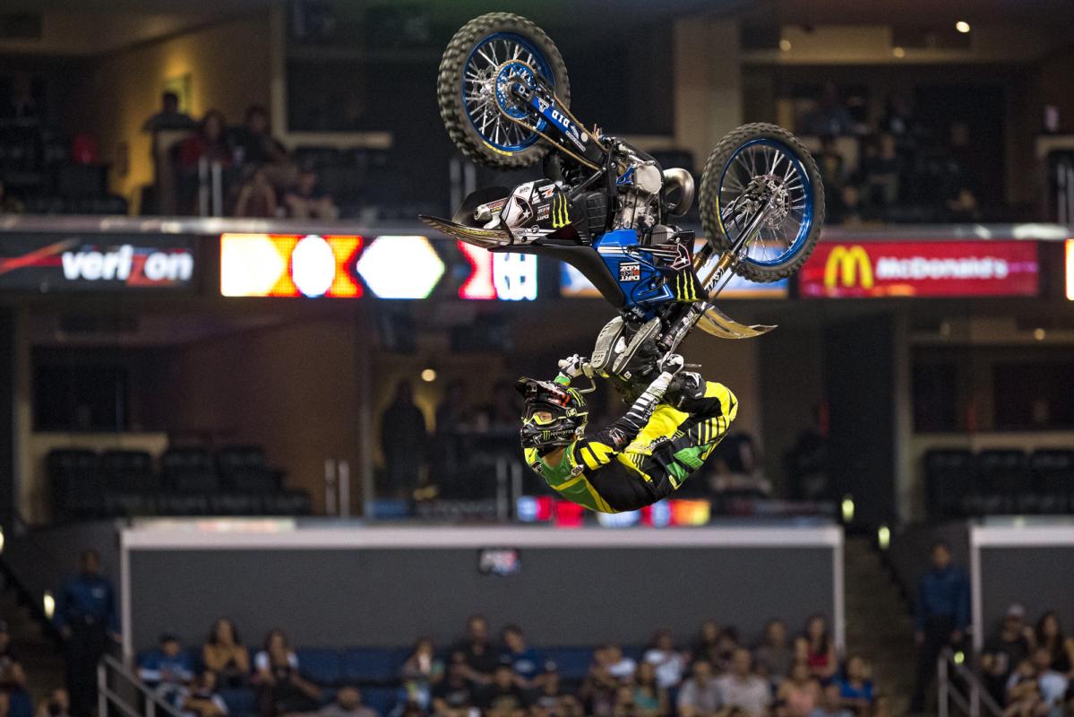 Taka Higashino gives each and every trick his 110% all, and it definitely shows in his perfectly smooth, well extended run.