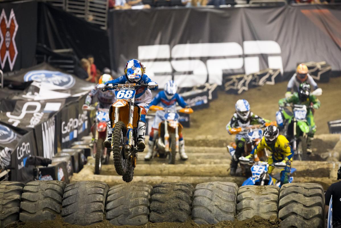 Tarah Gieger got a great start and looked to have the win in the bag, but a crash and subsequent hangup prevented victory. 