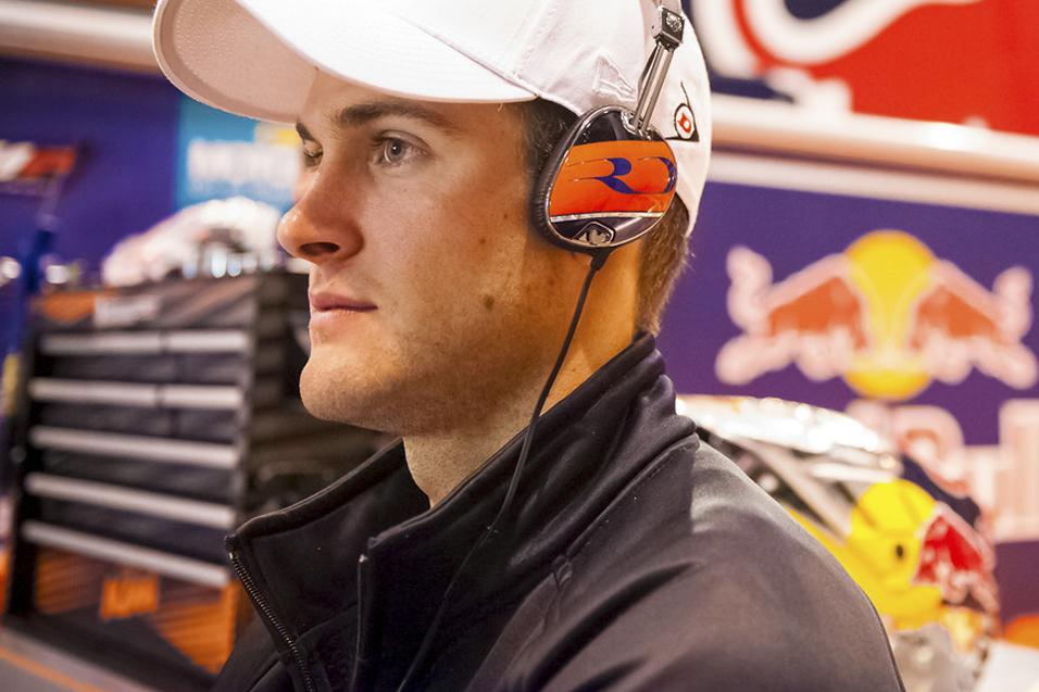 Between the  Motos: Skullcandy