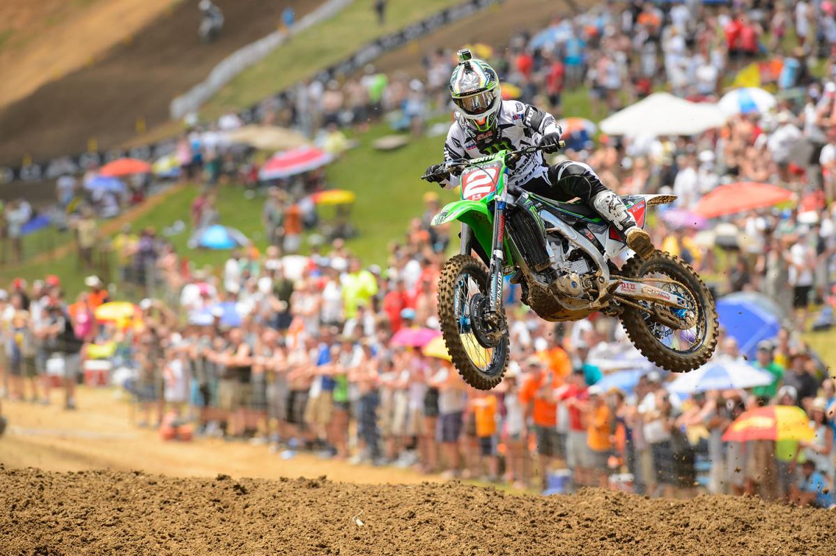 Sideways in the air? No worries, keep that right wrist locked in. Note Ryan's head is the only thing facing the correct direction at this moment, but by the landing, everything will catch up.
