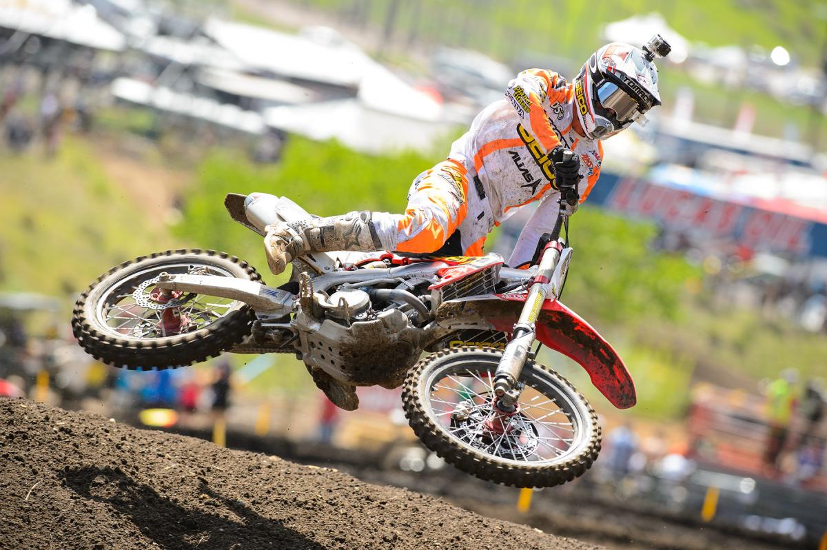 The altitude is high enough at Thunder Valley, so Eli shows how to keep 'er low over a jump.