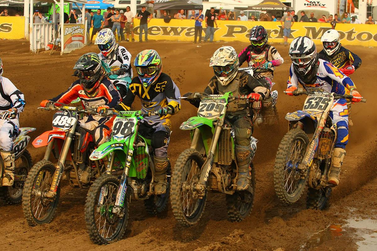 Jesse Pierce (489), Broc Schmelyun (98), Stephen Vertucci (209) and Joey Peters (535) battle for the egde at the start of the second 450 moto. 