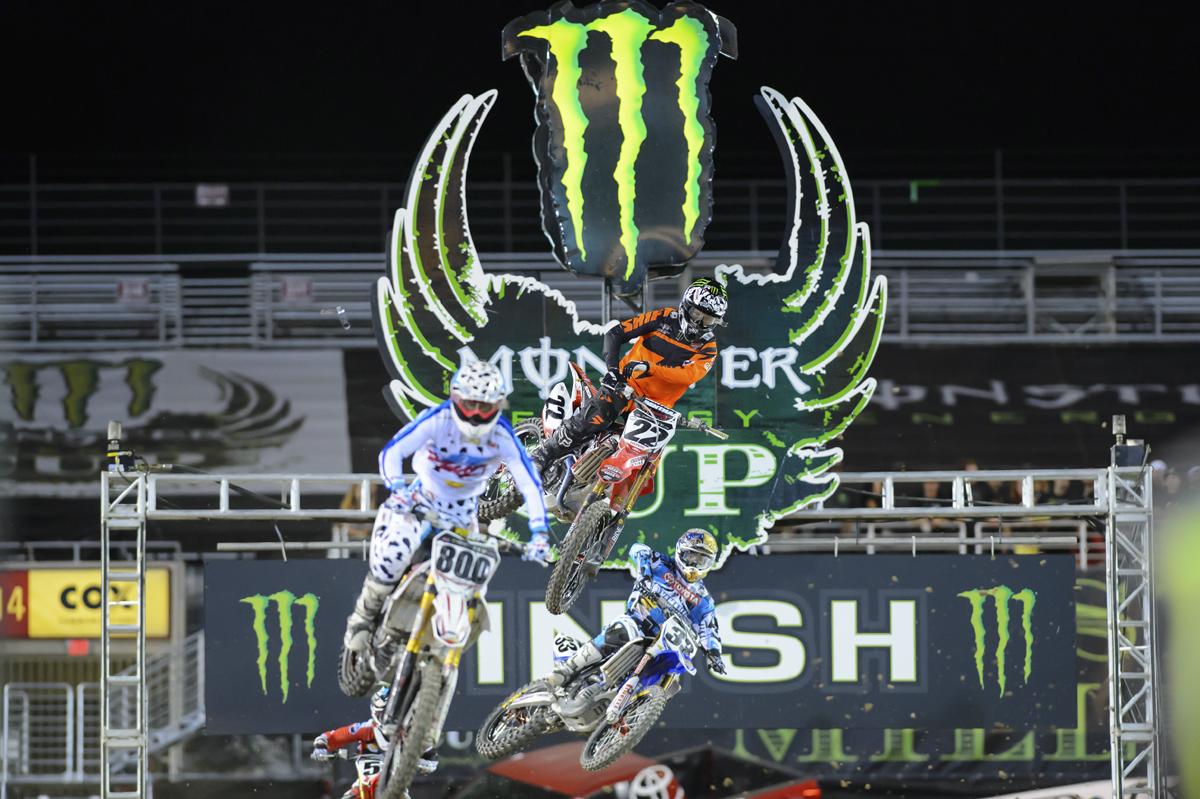 Reed battling with Alessi and Grant. 