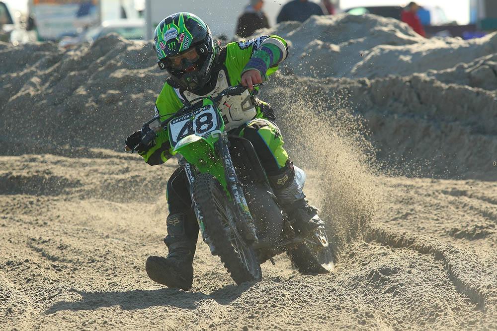 Bryton Carroll wasn't going to let a cast on his left arm slow him down. He was still able to twist the throttle with his right on his way to winning both motos in the 85 12-15 class. / Scott Lukaitis photo 