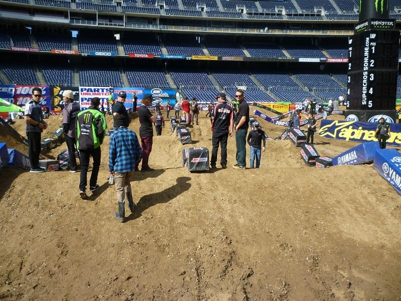 This is the beginning of the split lane section.