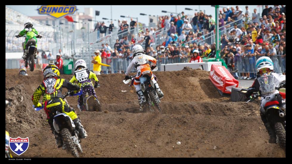 Amateurs will take to the track on Sunday and Monday.