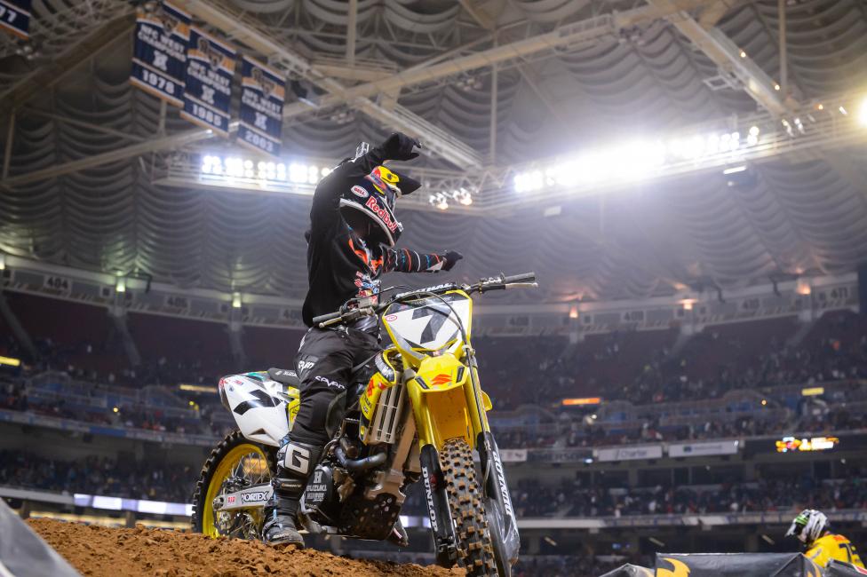 James Stewart won his third straight in St. Louis.