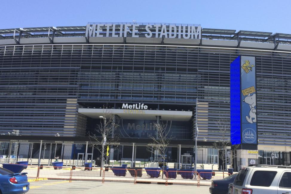 A big crowd is expected tomorrow night at MetLife.  