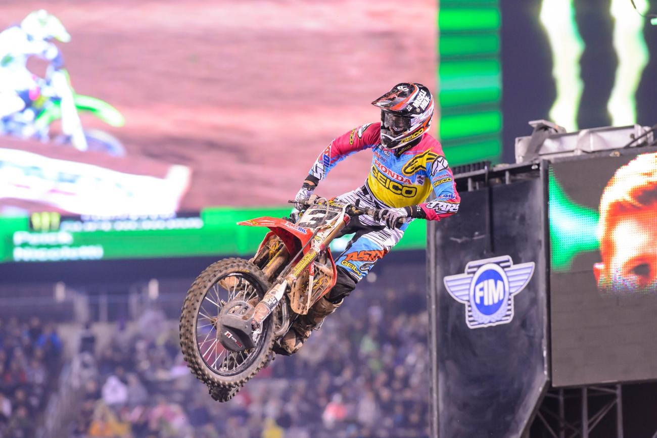 Tomac Breaks Collarbone
