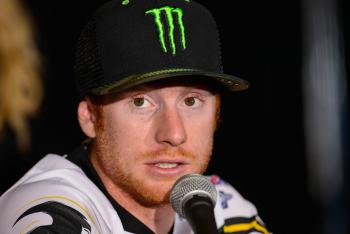 Villopoto to have Knee Examined