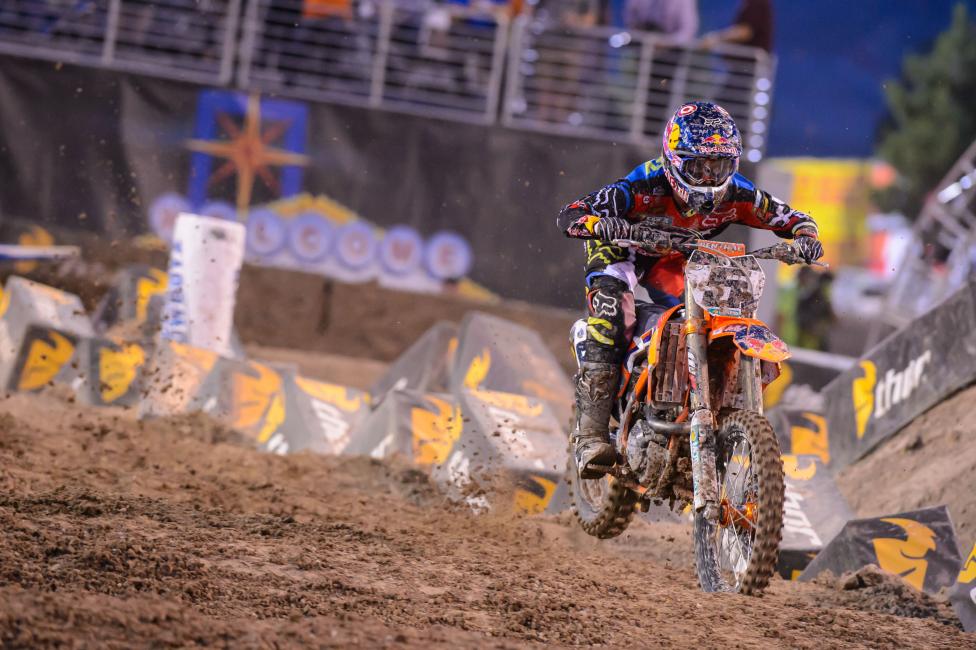 A night time shot of Dunge. Note all that dirt on his number plate and such. When it hits the body, it hurts.