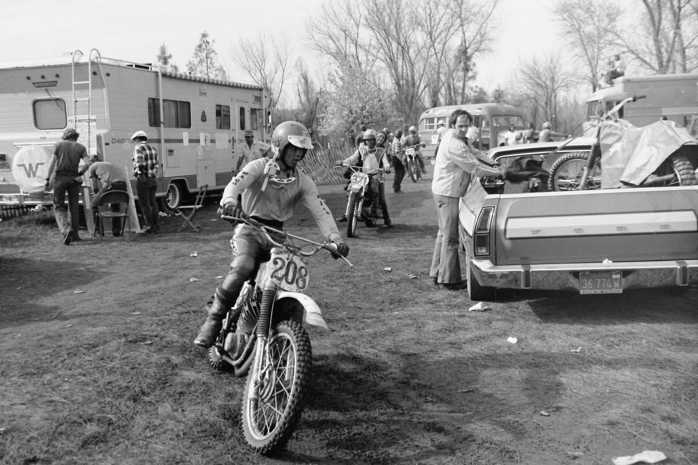 Local Maico pilot Billy Payne Sr. rolls past a sweet Ford Ranchero! Payne finished 12th in the 500 class. He is the father of future Pro Circuit Kawasaki rider Billy Payne.