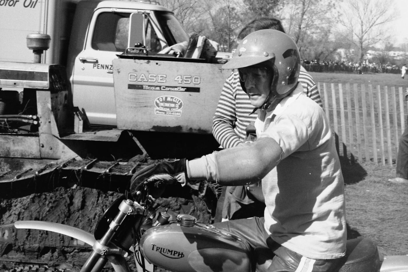 A man truly born before his time, the great Dick Mann showed up on a Triumph! 