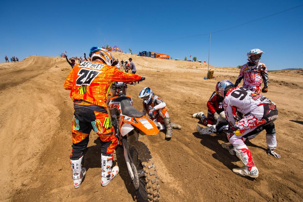 Team Mike Lafferty/Ken Roczen go to work...on changing shorts.
