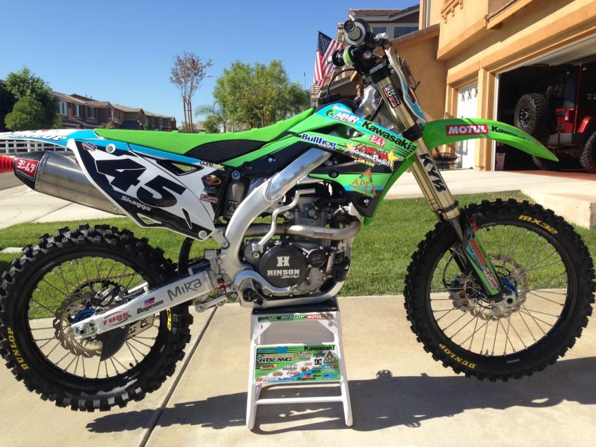 You don't always get your number at Loretta's. But Robbie was lucky to be close to his beloved #44 as #45 was his AMA Pro number in 1998.