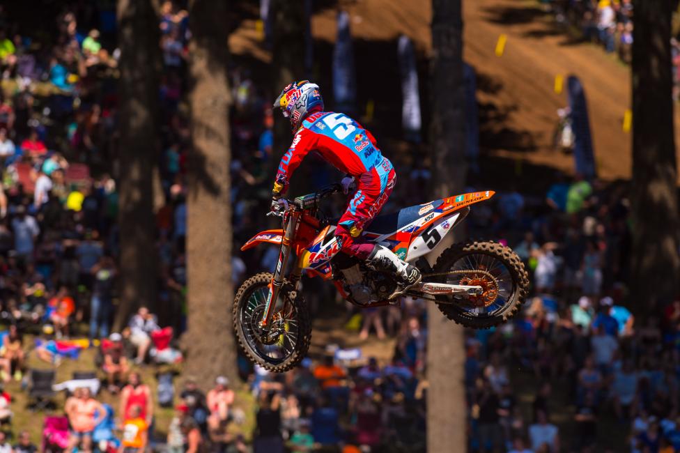 Dungey used Washougal to his advantage Saturday, cutting in to Ken Roczen's points lead.  