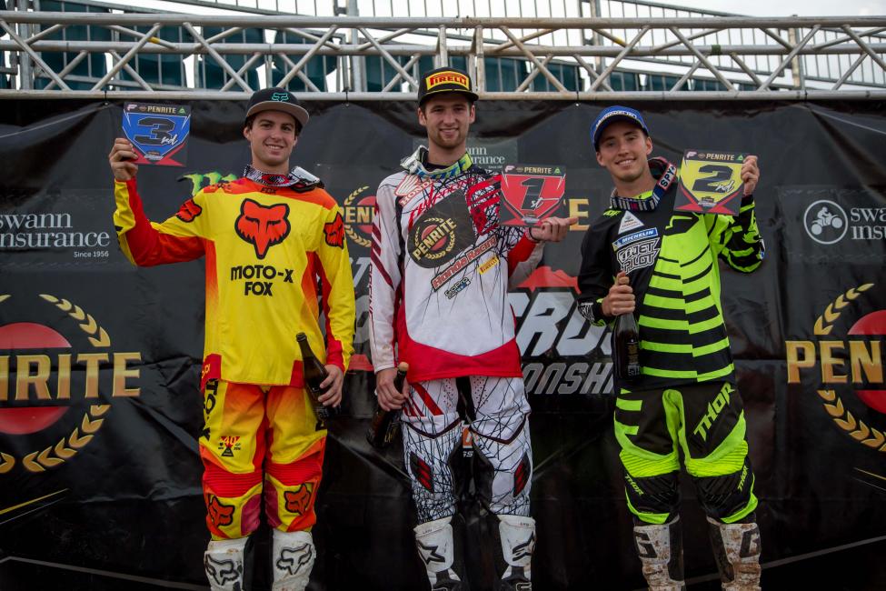 Faith (center) currently leads the SX2 Class in Australia.  