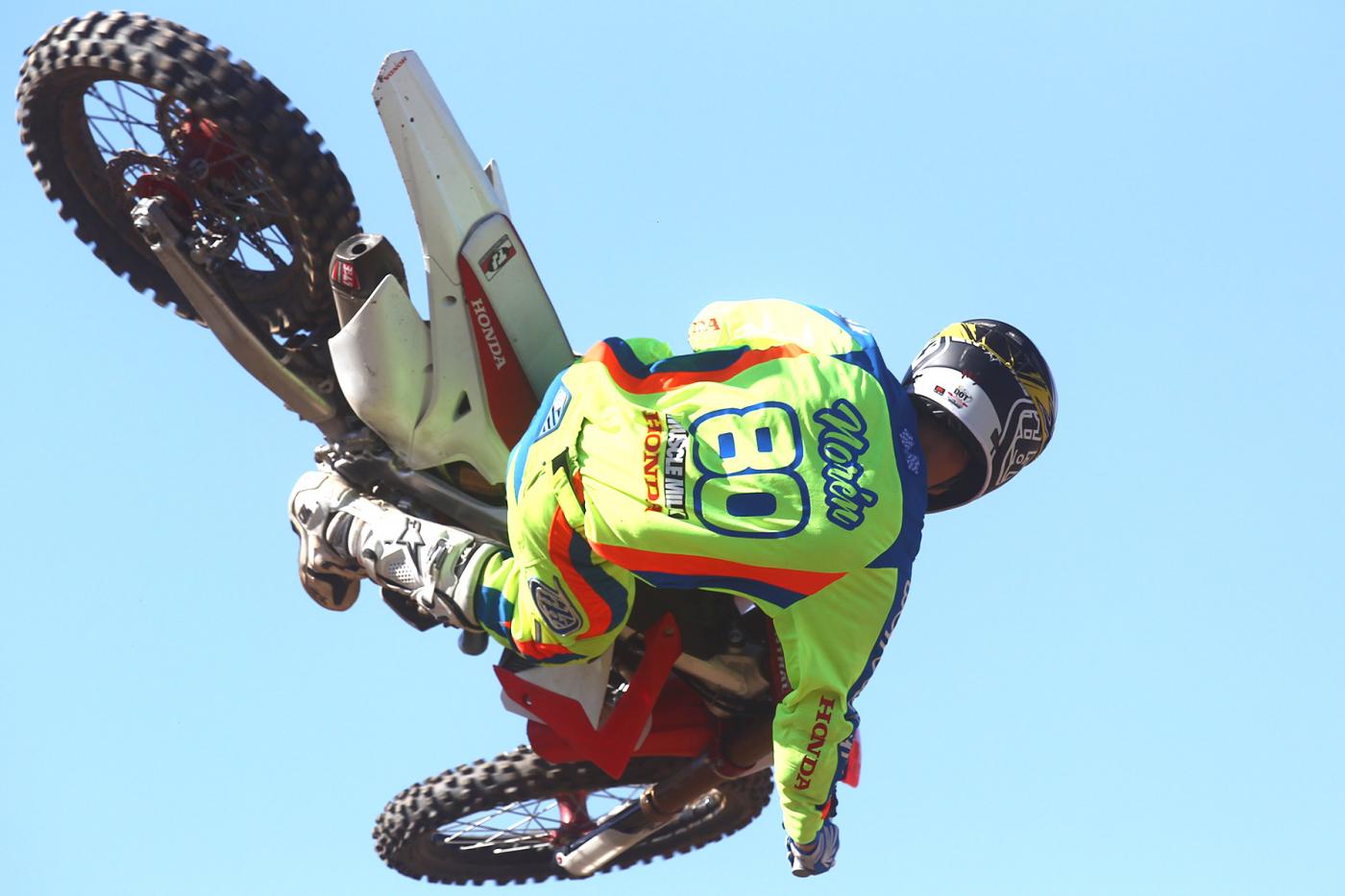 BDW46185-3667782348-O