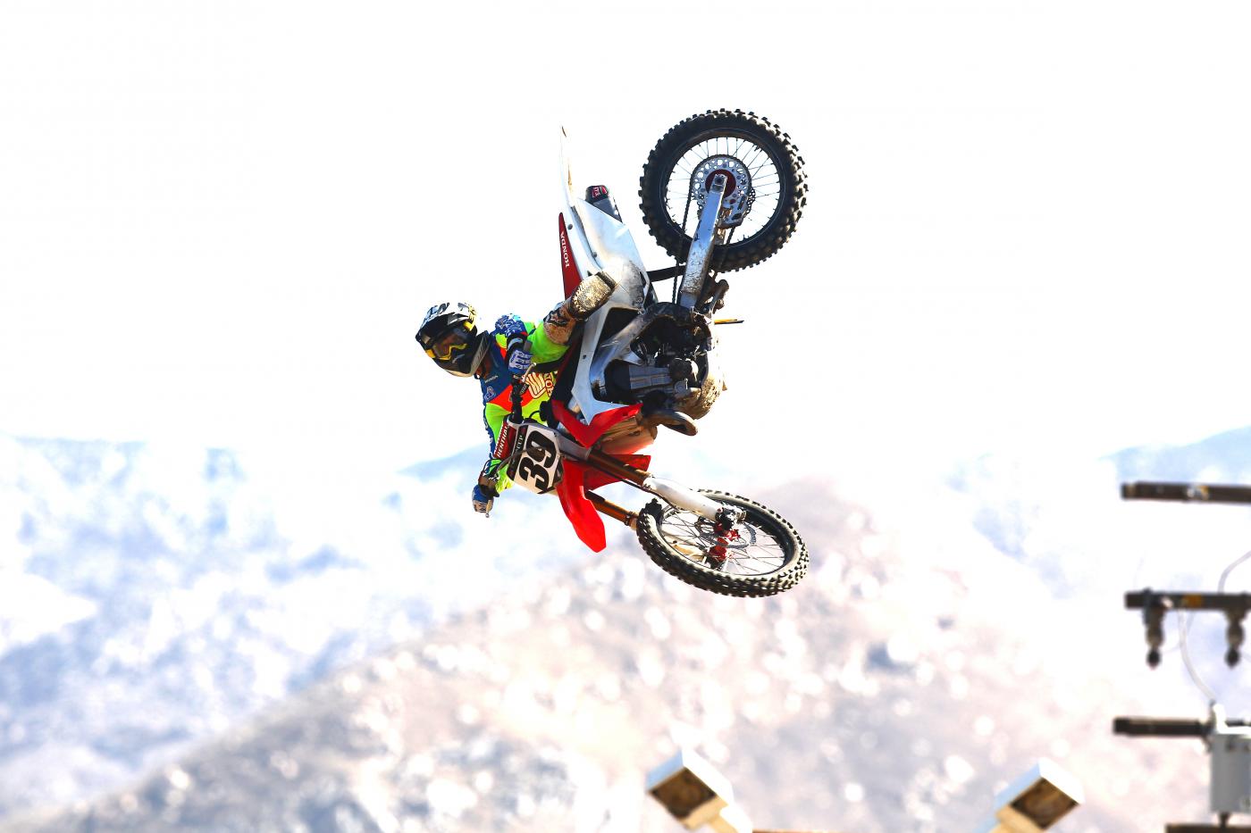 BDW46141-3667782132-O