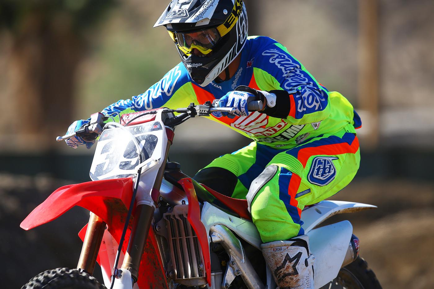 BDW56117-3667782740-O