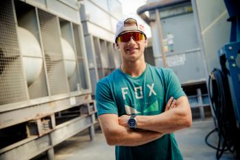 Oakley Signs Ken Roczen