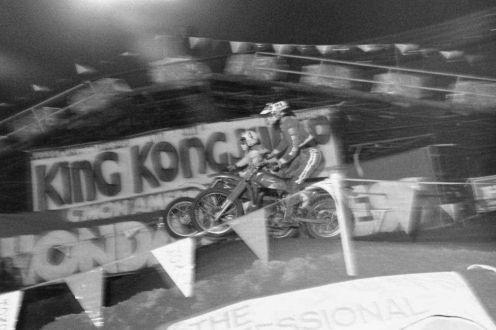 Tommy Croft and Jimmy Weinert (4) cruise under Anaheim’s King Kong Jump in the stand-alone race that ended the 1976 season.