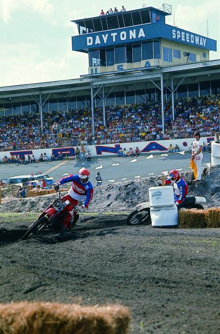 Team Honda brought Jim Pomeroy back from Europe and Bultaco in the hopes of earning an AMA Supercross title in 1977.