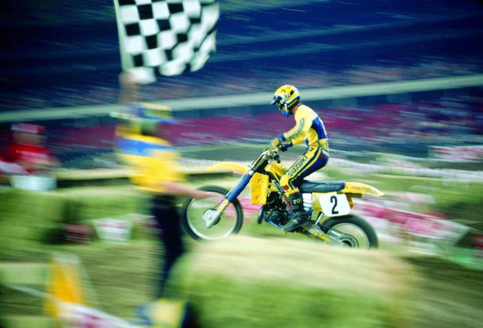 Mark “The Bomber” Barnett was Suzuki’s main hope in holding back the red tide of Honda riders. 