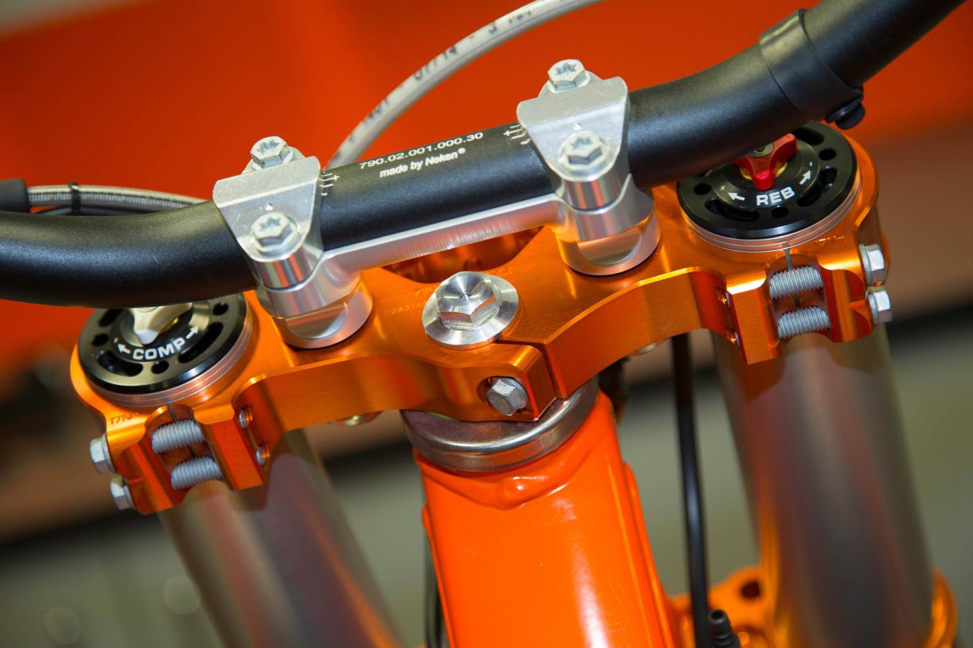 FE_Rubber_Mounted_Clamp