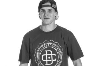 DC Shoes Signs Tom Pages