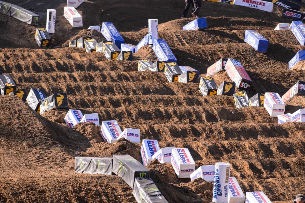 One thing the riders always have to look out for: tricky dirt. 