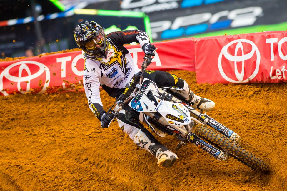 Martin Davalos enters the second round of the East Region 13 points out of the lead. 