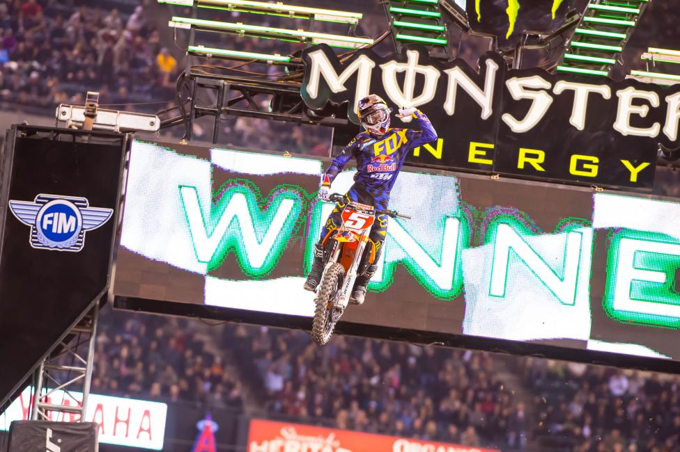 Dungey wins Anaheim 3...oh and that red plate. Things are looking good. 