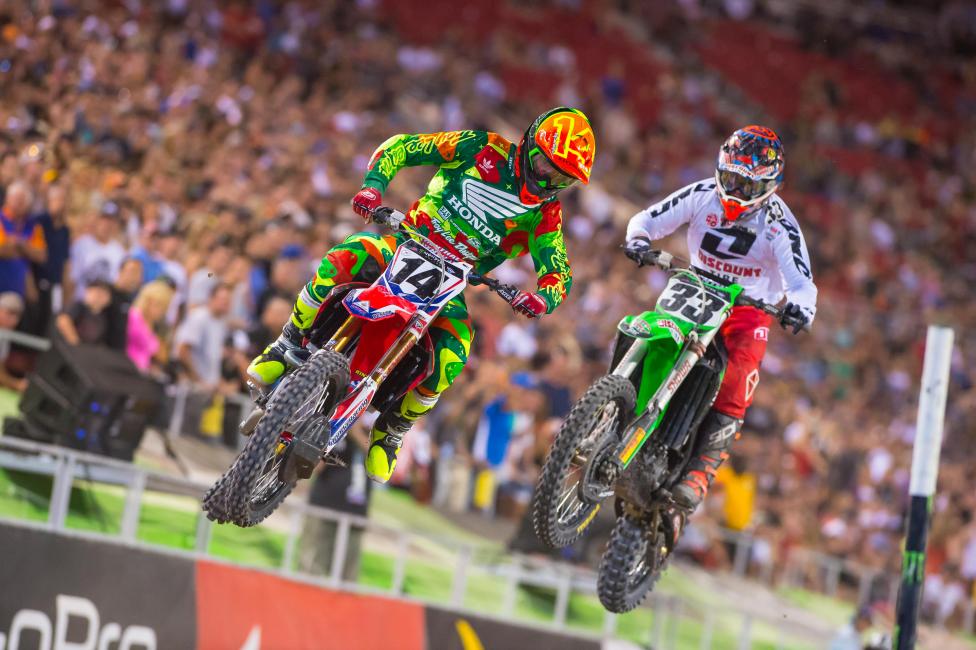 Cole Seely (14) looked like the fastest of the group battling for third for a bit, then he bobbled in a rhythm lane and lost steam. He ended up fourth after Reed ran into troubles. Reed's teammate Josh Grant (33) rode very well and took fifth.