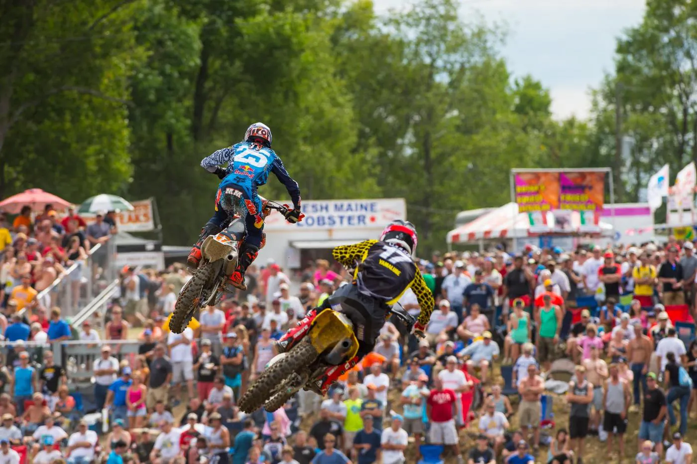 Webb closes in on Musquin in the second moto.