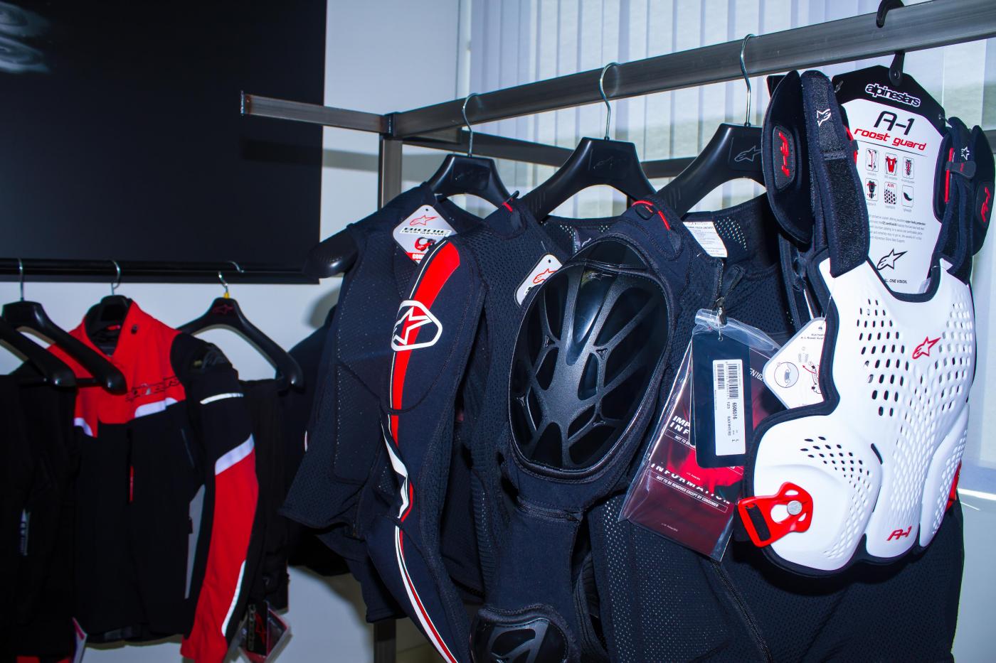 Alpinestars_Intro_-_Racer_X_-_Owens_4