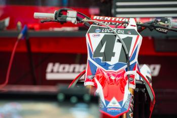 Team Honda Between Motos