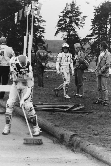 Check out Johnson working the broom on the concrete start pad while Jeff Ward does the eighties’ version of a photo bomb!