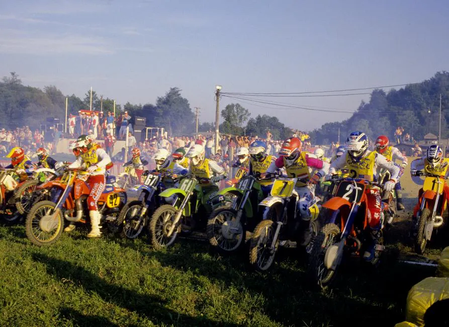 Johnson (2) started on the front row in the last moto with Bailey (1) behind in the second row.