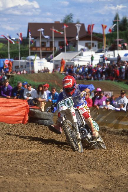 Italy’s Alex Puzar got caught up in pit traffic on his way to the parc ferme before the last moto and missed the deadline. As a result, he was not allowed to start, knocking Italy out of contention.