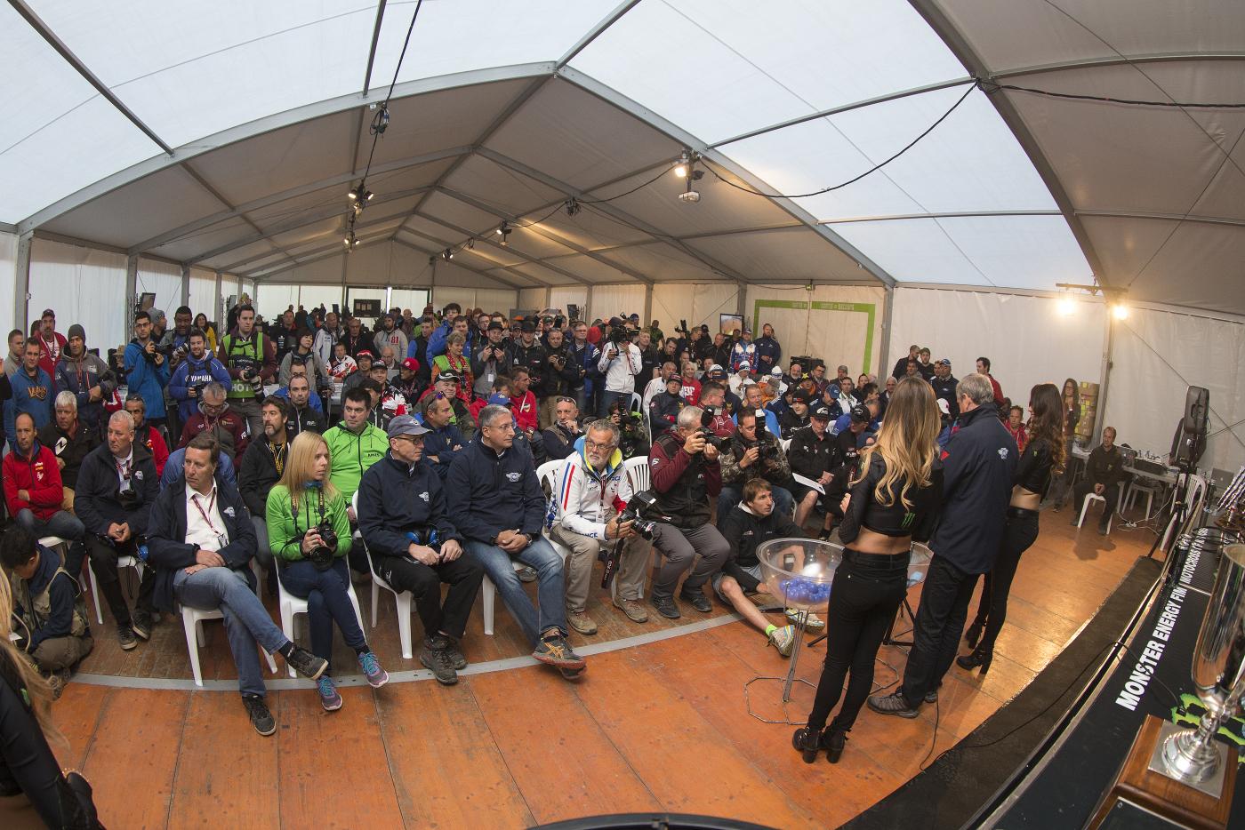 Monster_girls_Ballot_MXoN_2015_XR_1374