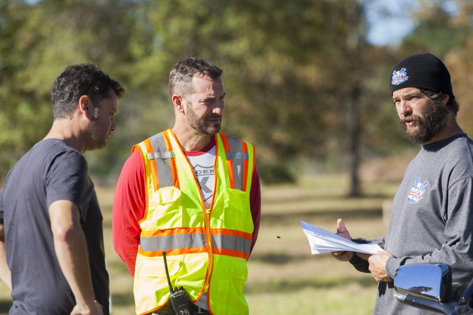 DC (center) was busy talking beard trimming with Kevin Windham (right), so we'll take Racerhead from here.