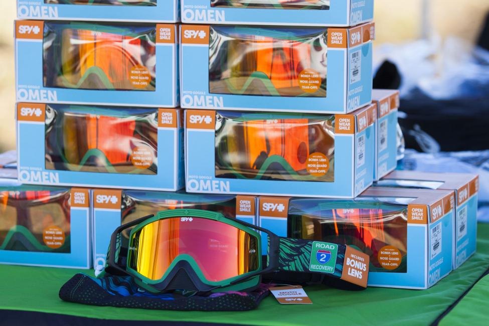 The SPY R2R goggles are on point.