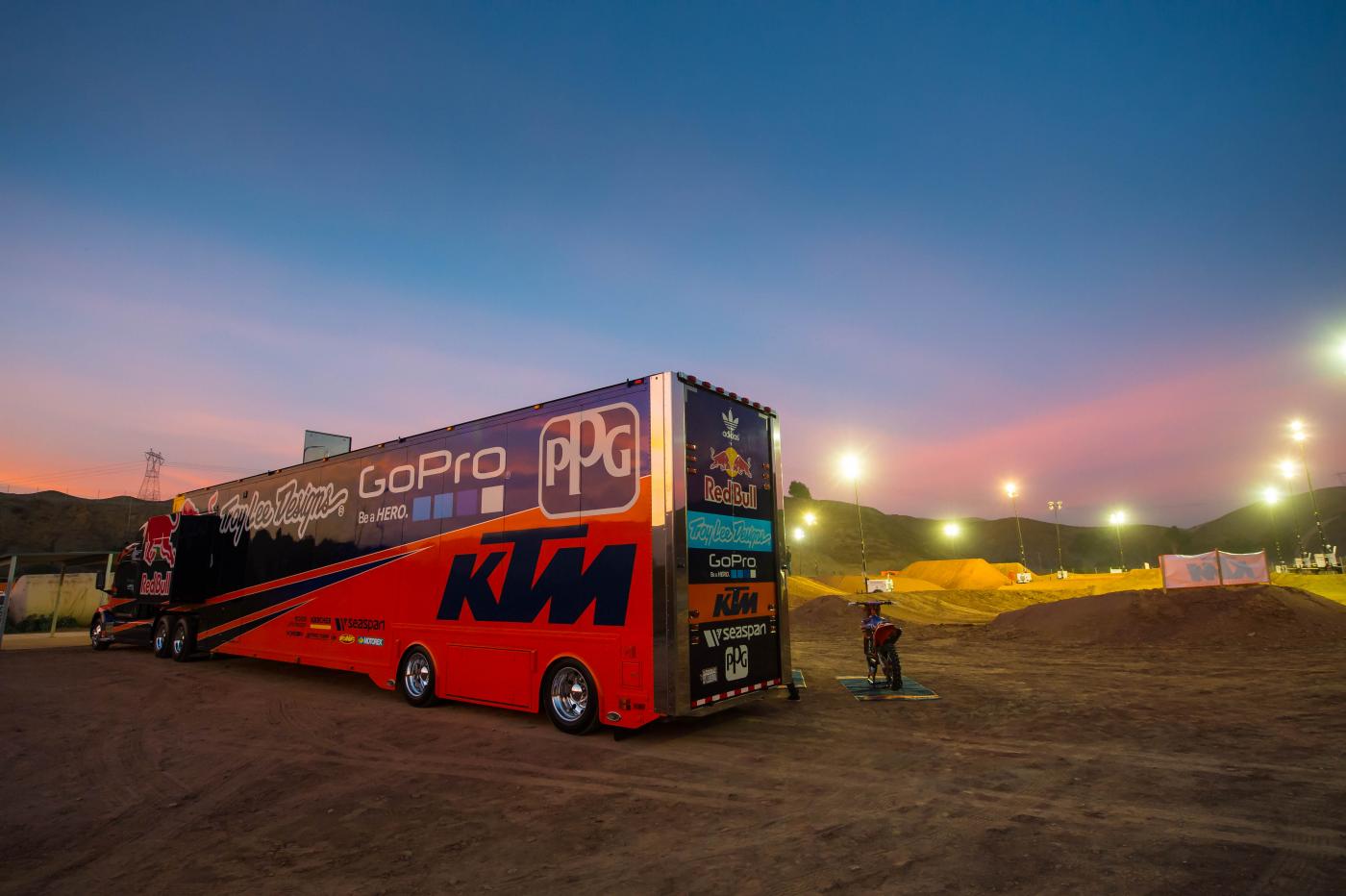 KTMTeamIntroDec2015-Cudby-0078